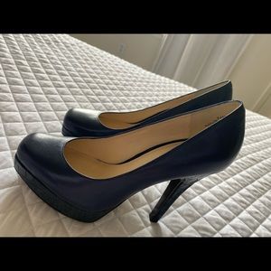 Nine West Pump heels size 5.5 - Navy blue
Never wore. Brand new